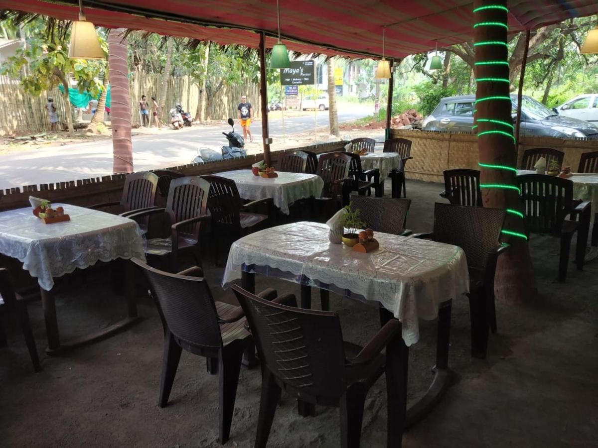 Mama Mids Home Morjim Exterior foto