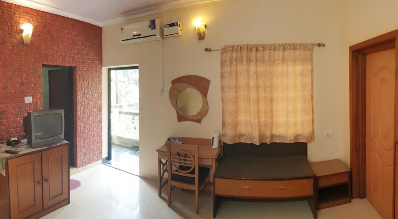 Mama Mids Home Morjim Exterior foto